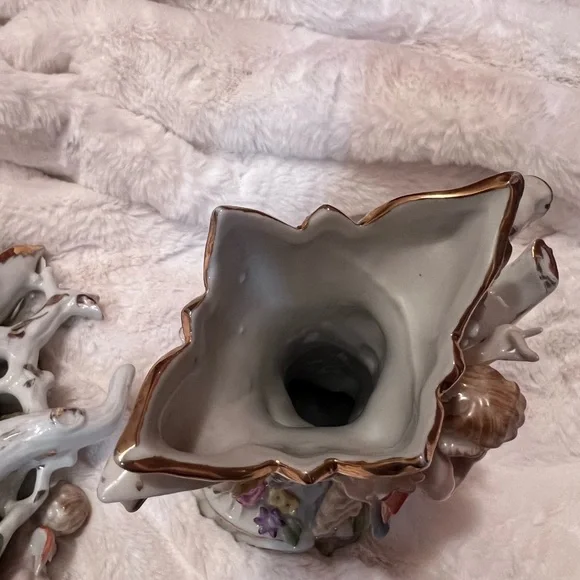 Vintage UCAGCO Porcelain Cherub Vases - Picture 6 of 11